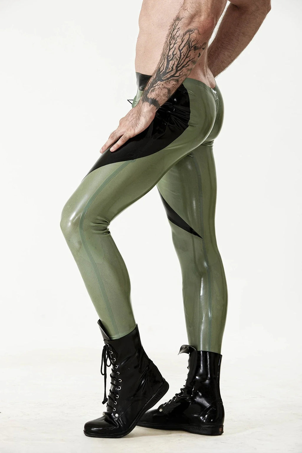 Electric Leaf & Black Pointed-Panel Low-Waist Through-Zip Latex Leggings
